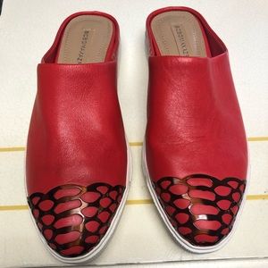 BcbgMaxazria flats red leather